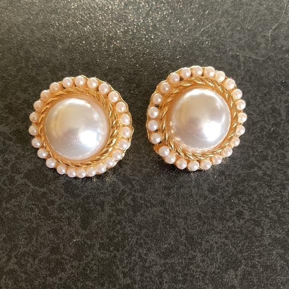 Vintage Faux Pearl Gold Tone Clip Earrings by Gloria Vanderbilt - Picture 1 of 3